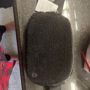 Go everywhere belt bag fleece